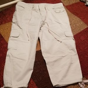 Caribbean Joe capri cargo khaki pants